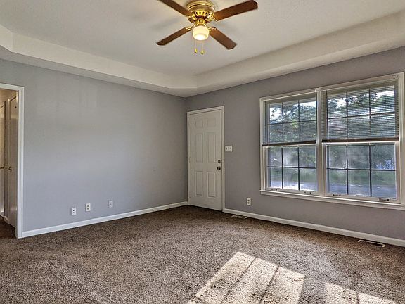 5th image of 584 Anita Dr