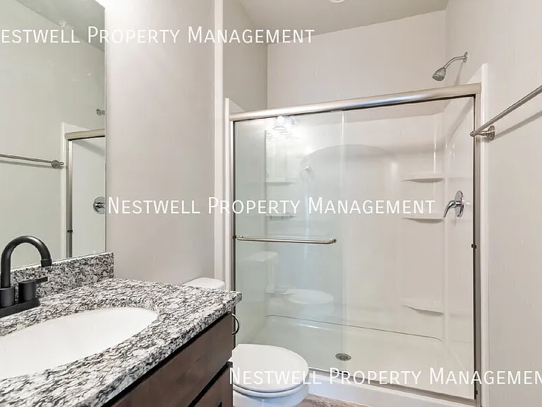 323 N 725 E — Photo 17