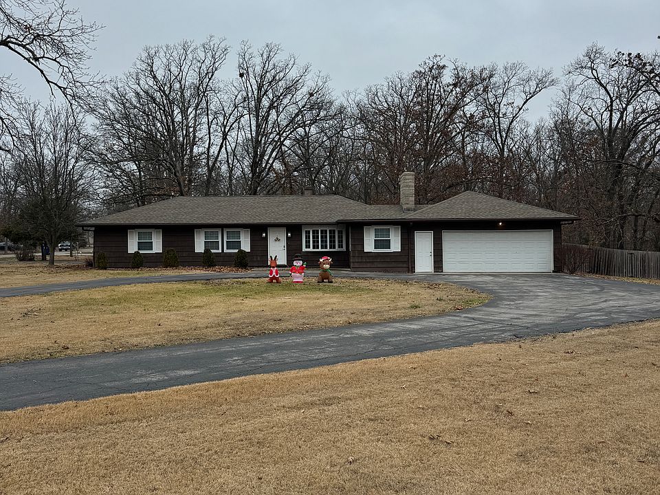 1st image of 1 Hawthorne Dr
