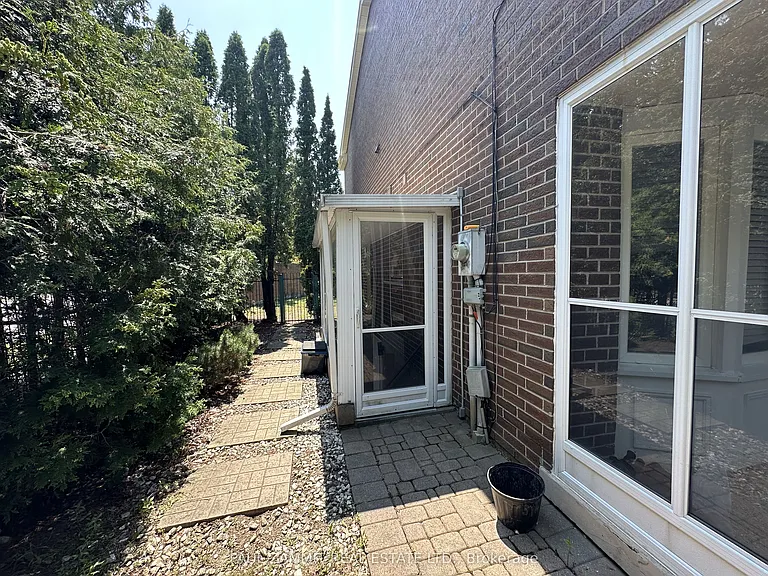 149 Heatherton Way — Photo 2