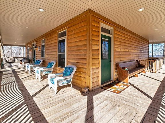 2nd image of 658 Green Point Ln