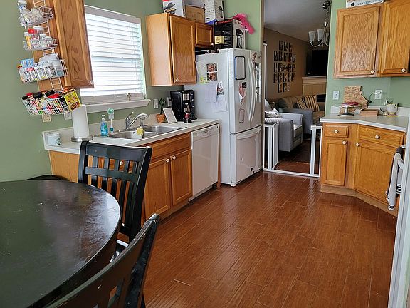 5th image of 920 Buttercup Dr
