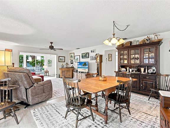 4th image of 4208 CENTER POINTE LANE #27