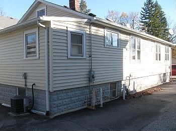 4th image of 1128 Lawrence Dr