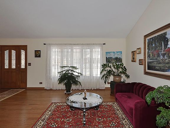 4th image of 306 Terry Ln