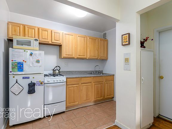4th image of 184 Amity St APT 1B
