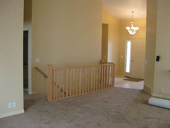 3rd image of 586 S Oak Ln