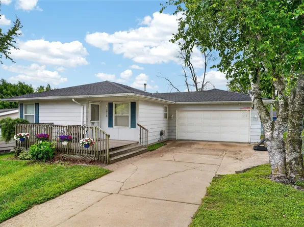 318 Wiley Blvd NW, Cedar Rapids, IA 52405