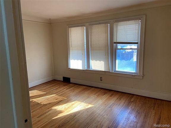 2nd image of 5411 Argyle St