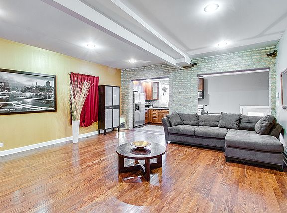 2nd image of 2702 N Artesian Ave