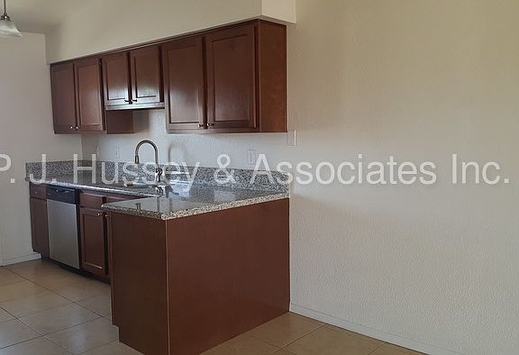 5th image of 3029 E Paradise Ln APT 206