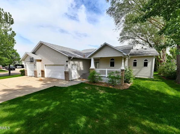 2301 Fresno Dr, Bismarck, ND 58504