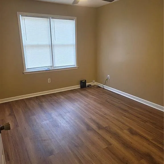 5595 Wells Cir — Photo 17