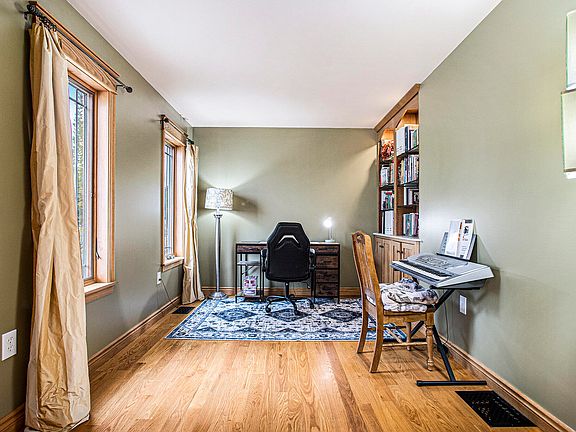 5th image of 44 Candlewood Ct