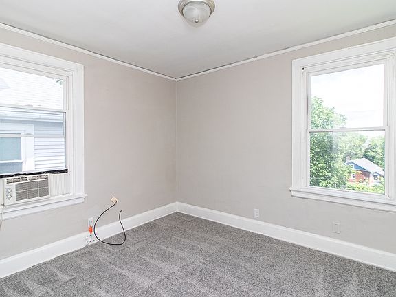 5th image of 926 Mount Hope Ave #2