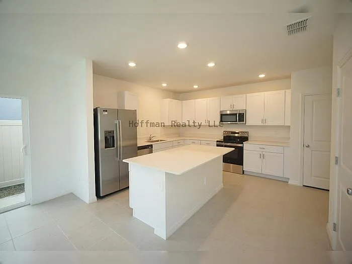 4 bed, 2.5 bath, 1784 sqft, $2,599 — Photo 4