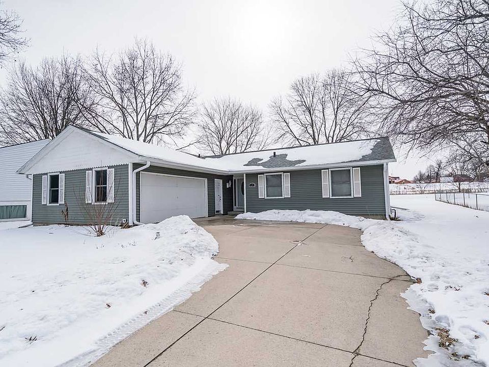 1st image of 3723 Carlton Dr
