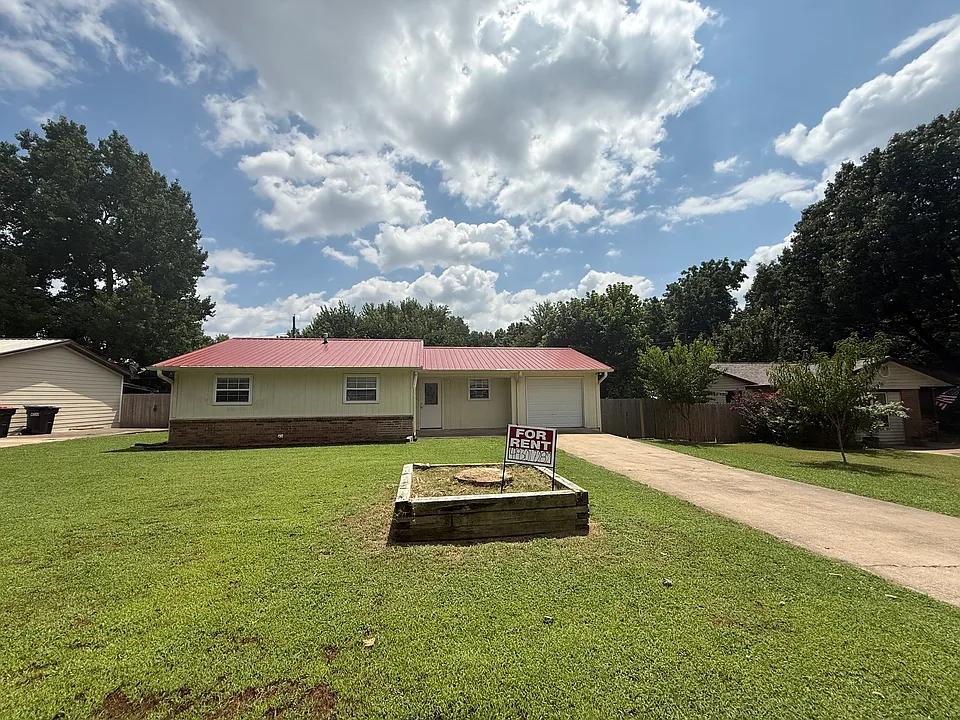 2409 Woodland Ave