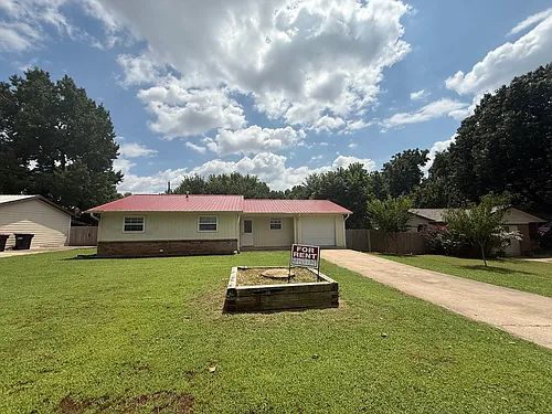 2409 Woodland Ave Photo 1