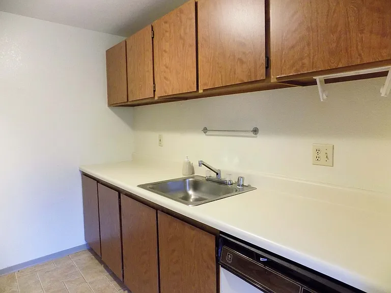 Woodside Condos "M" — Photo 13