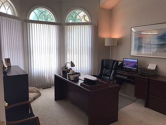 5th image of 121 Caymen Ct