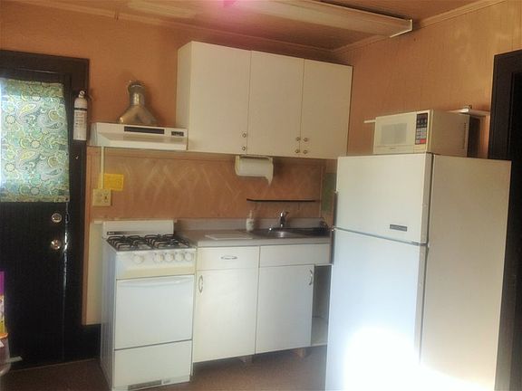 3rd image of 2032 Saulter Ln