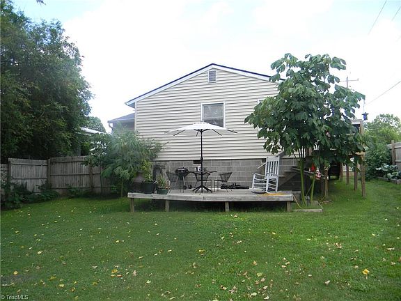 3rd image of 1301 Cypress St