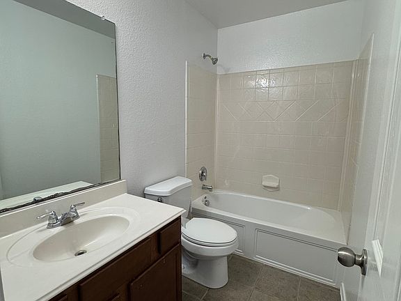 5th image of 216 Thoroughbred St