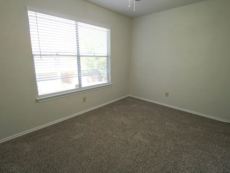 933 Schertz Pkwy — Photo 14