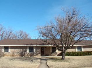 818 W D Ave, Cache, OK 73527