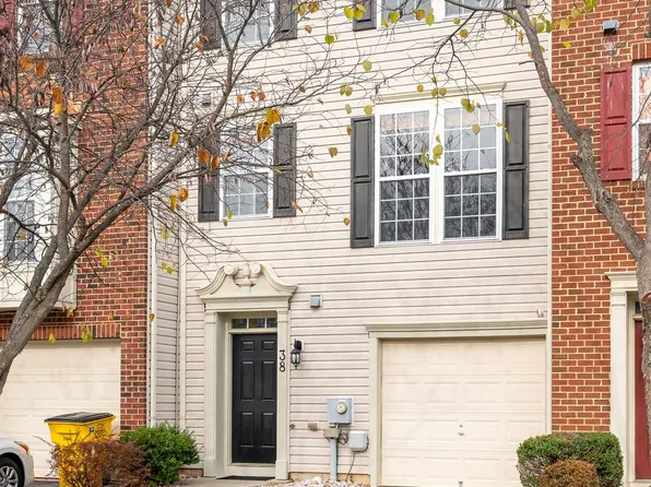 38 Streamside Pl, Falling Waters, WV 25419