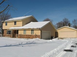S58W25476 Crest Dr, Waukesha, WI 53189