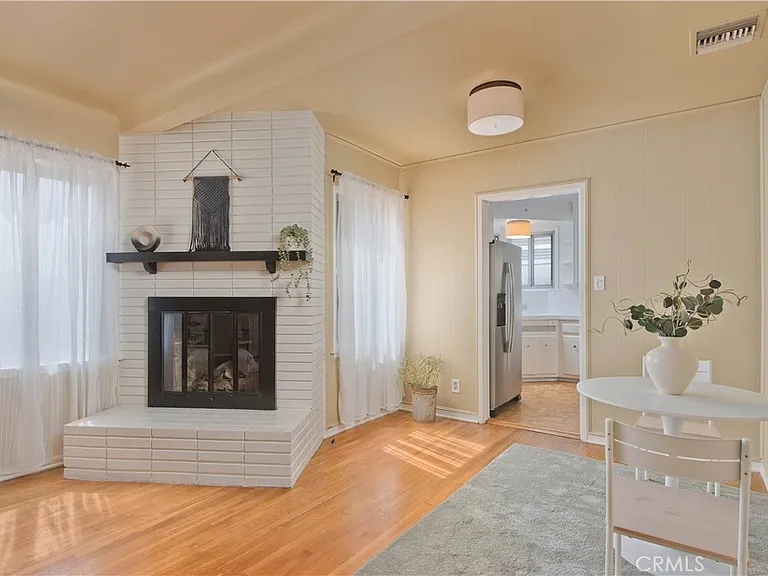 2121 N Screenland Dr — Photo 9