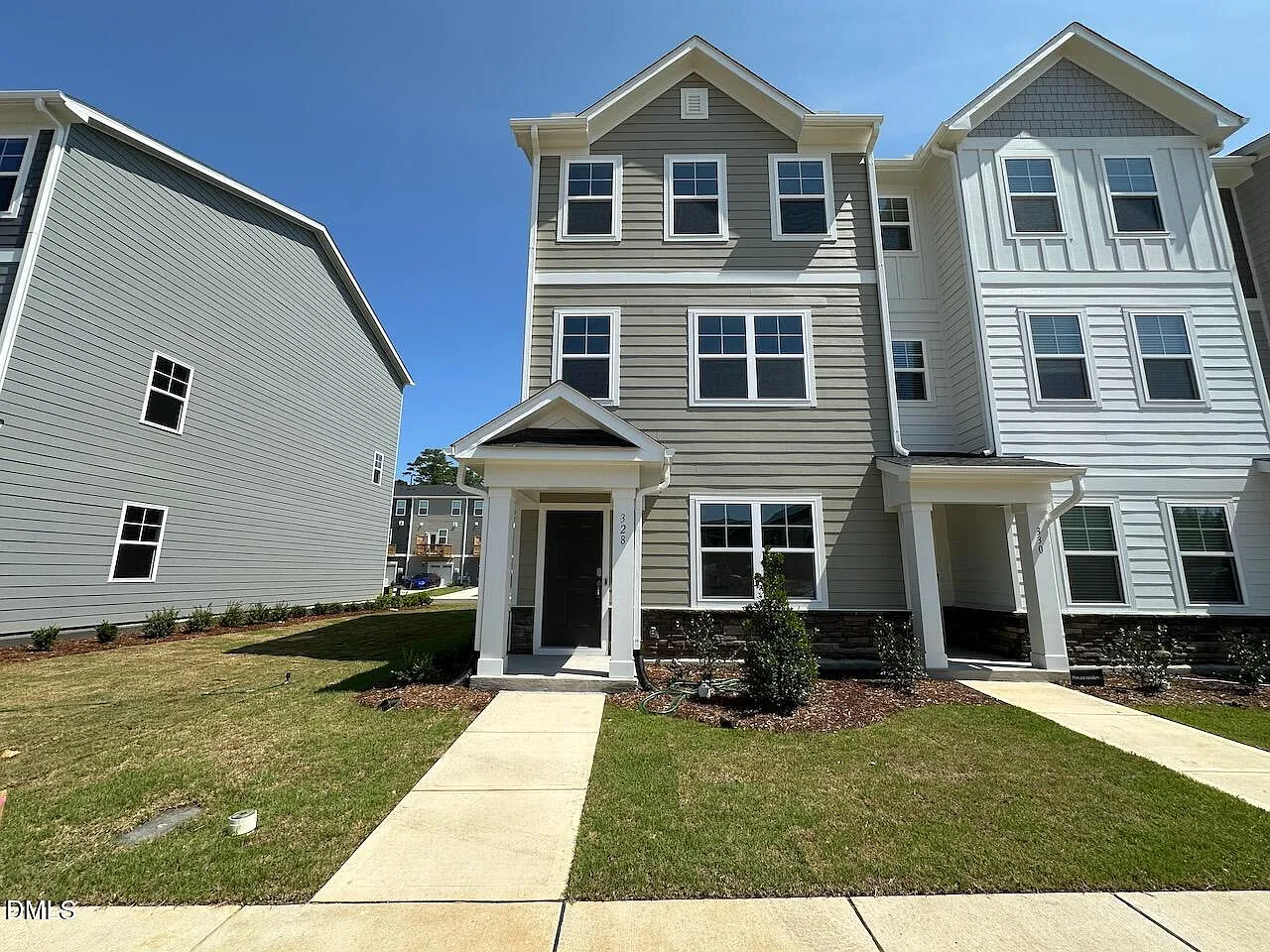 3 bed, 3.5 bath, 1784 sqft, $2,095 — Photo 1