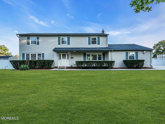2nd image of 135 Coachman Drive N