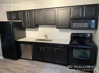 649 W Maple Rd APT 5, Clawson, MI 48017
