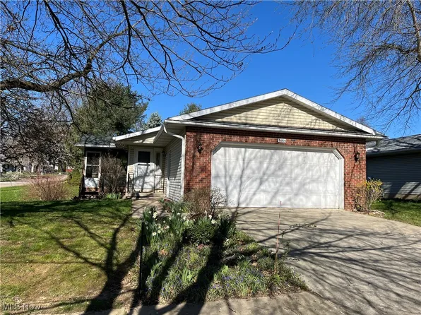 1654 Oakwood Cir, Wooster, OH 44691
