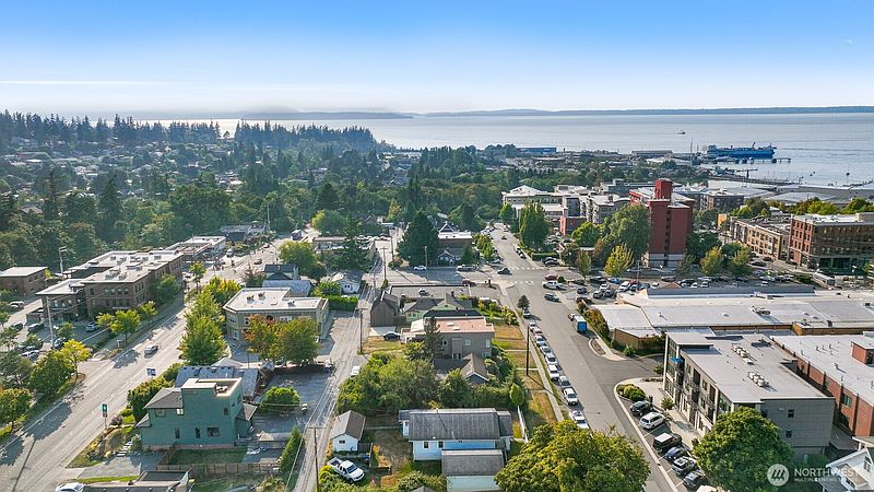 4th image of 1302 Larrabee Avenue