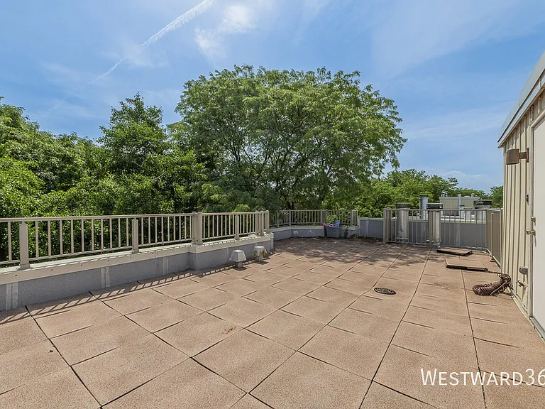 2336 N Lakewood Ave — Photo 26