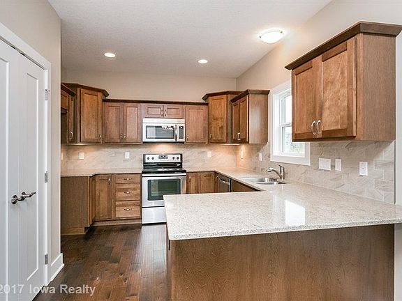 4th image of 7826 NW 96th St