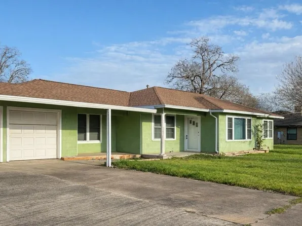 984 N Monroe St, La Grange, TX 78945