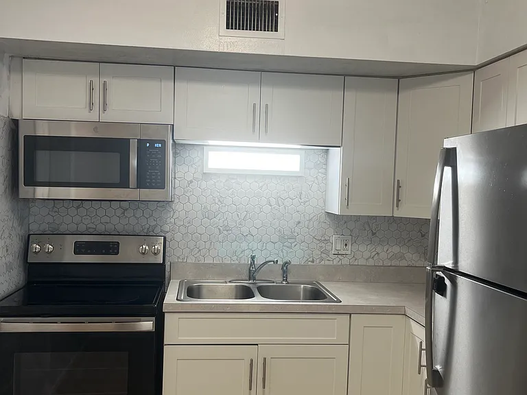3535 Dahlia Pl #B — Photo 4