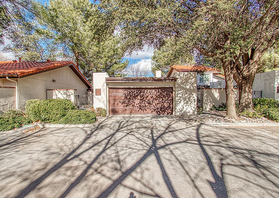 1st image of 809 Lakeway Dr