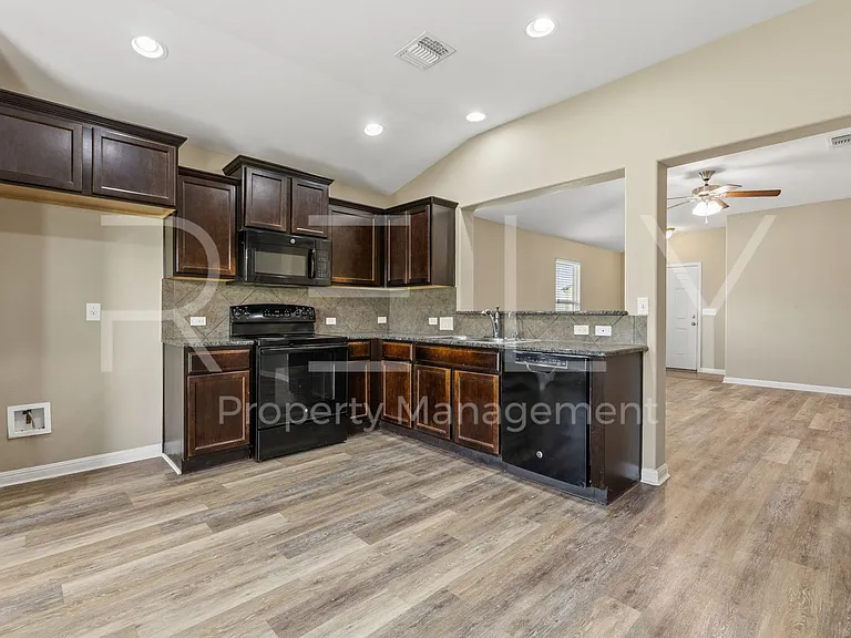 146 Leon River Loop — Photo 16