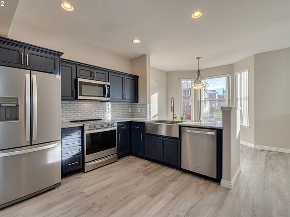 3rd image of 103 NW Battaglia Ave