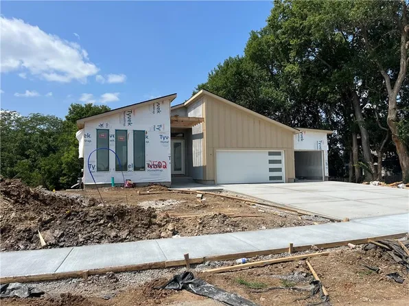 2502 SW Tracker Ln, Lees Summit, MO 64082