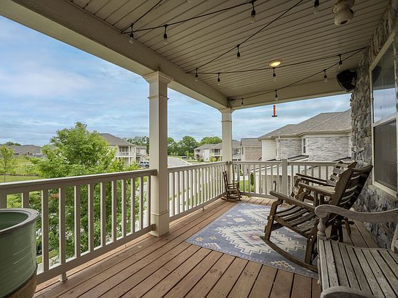 4th image of 806 Chalkstone Ln