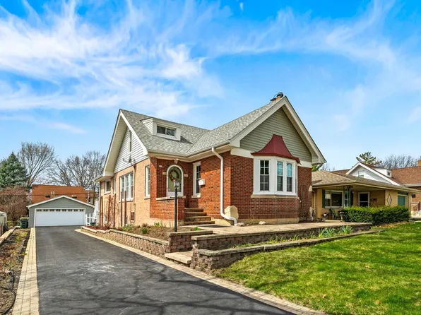 158 S Benton St, Palatine, IL 60067