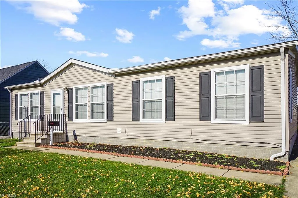 11800 Guardian Blvd photo 1