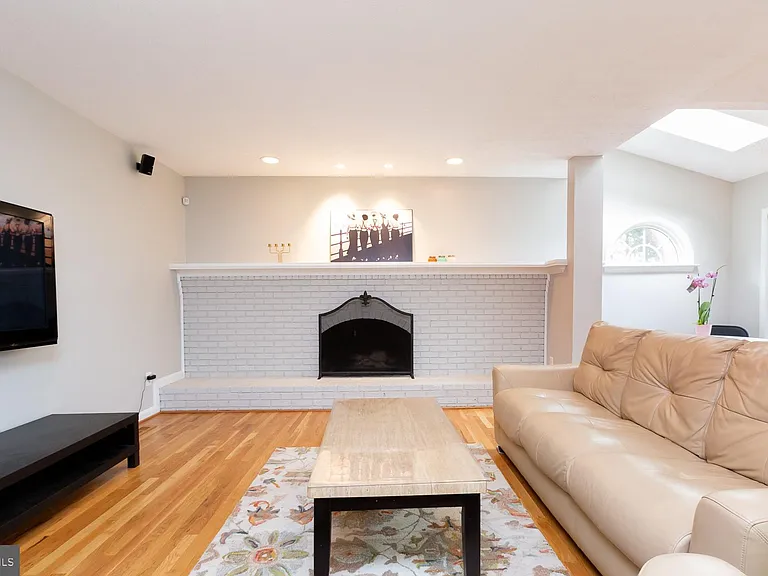 9808 Korman Ct — Photo 5
